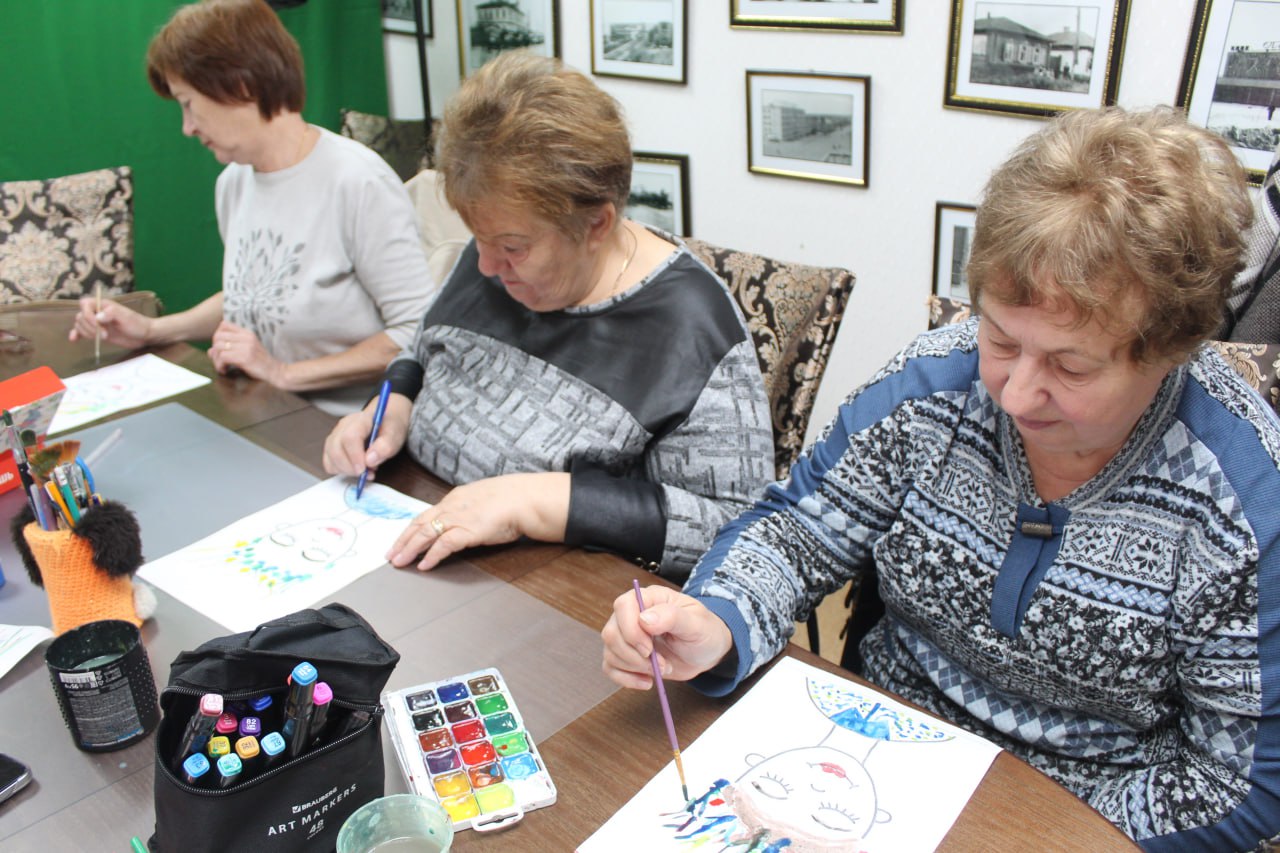 Саратовские пенсионеры раскрывают свои таланты через рисование